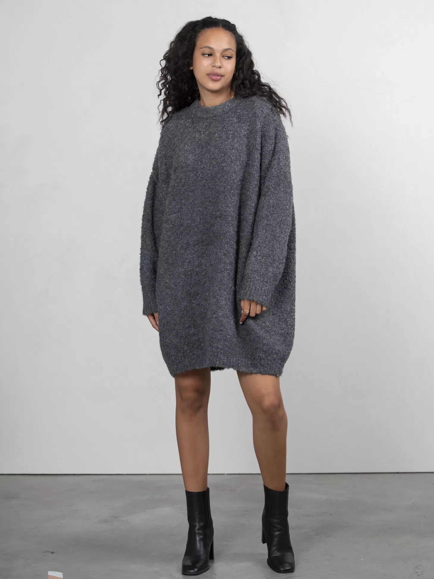 boucle_gebreide_jurk_andres_4-1.webp Les Soeurs Boucle Gebreide Jurk Andres Dark Grey Online