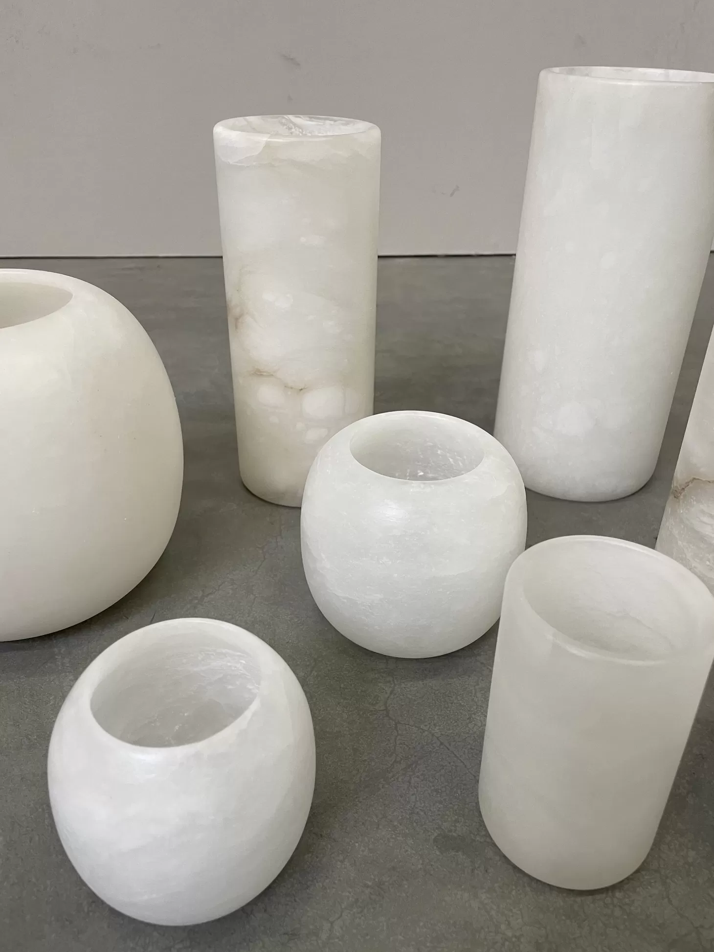 cylinder_alabaster_waxinelichthouder_medium_2.webp Les Soeurs Cylinder Alabaster Waxinelichthouder (Medium) White Shop