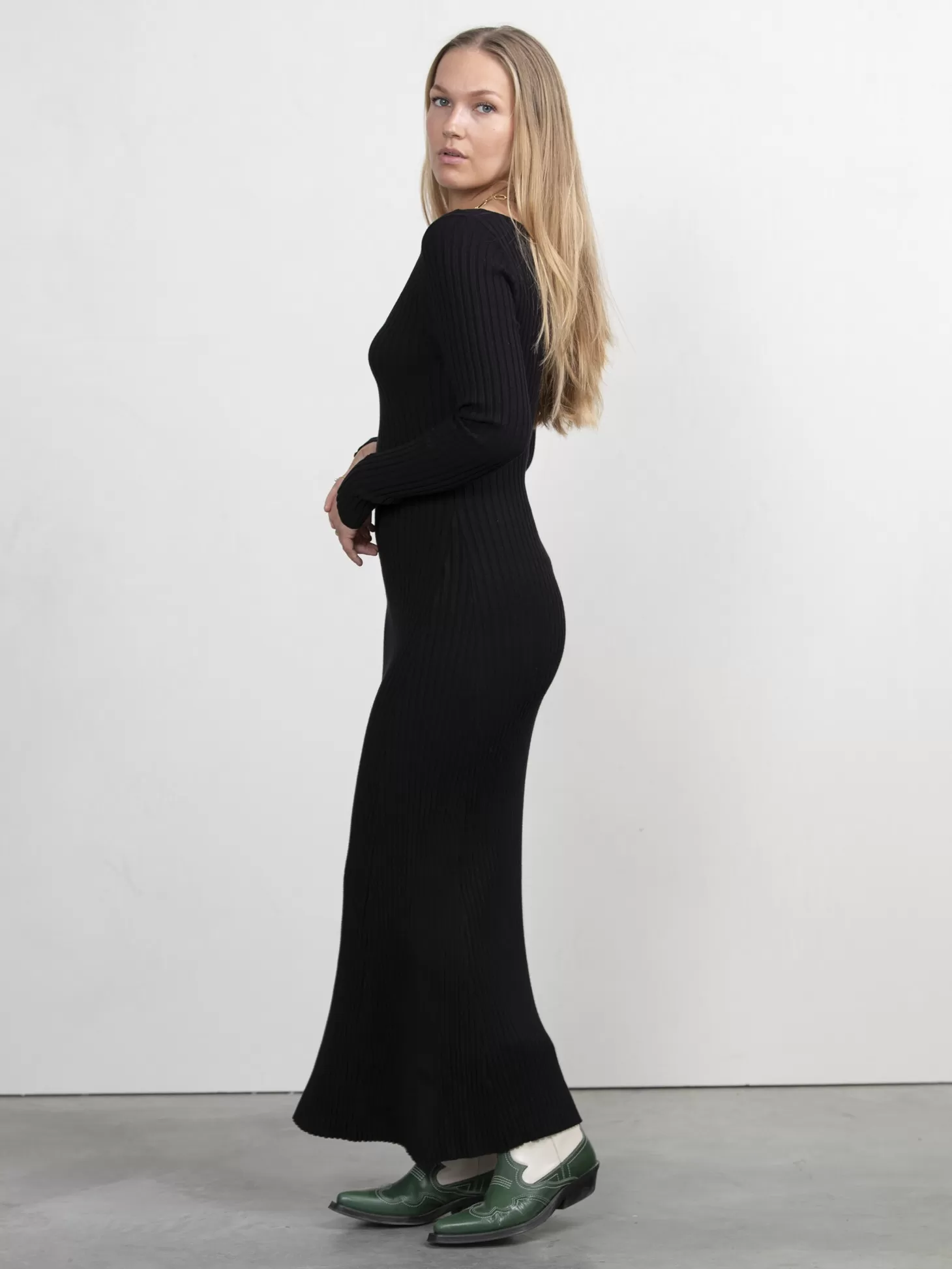 gebreide_jurk_smeralda_2.webp Edited Gebreide Jurk Smeralda Black Best Sale