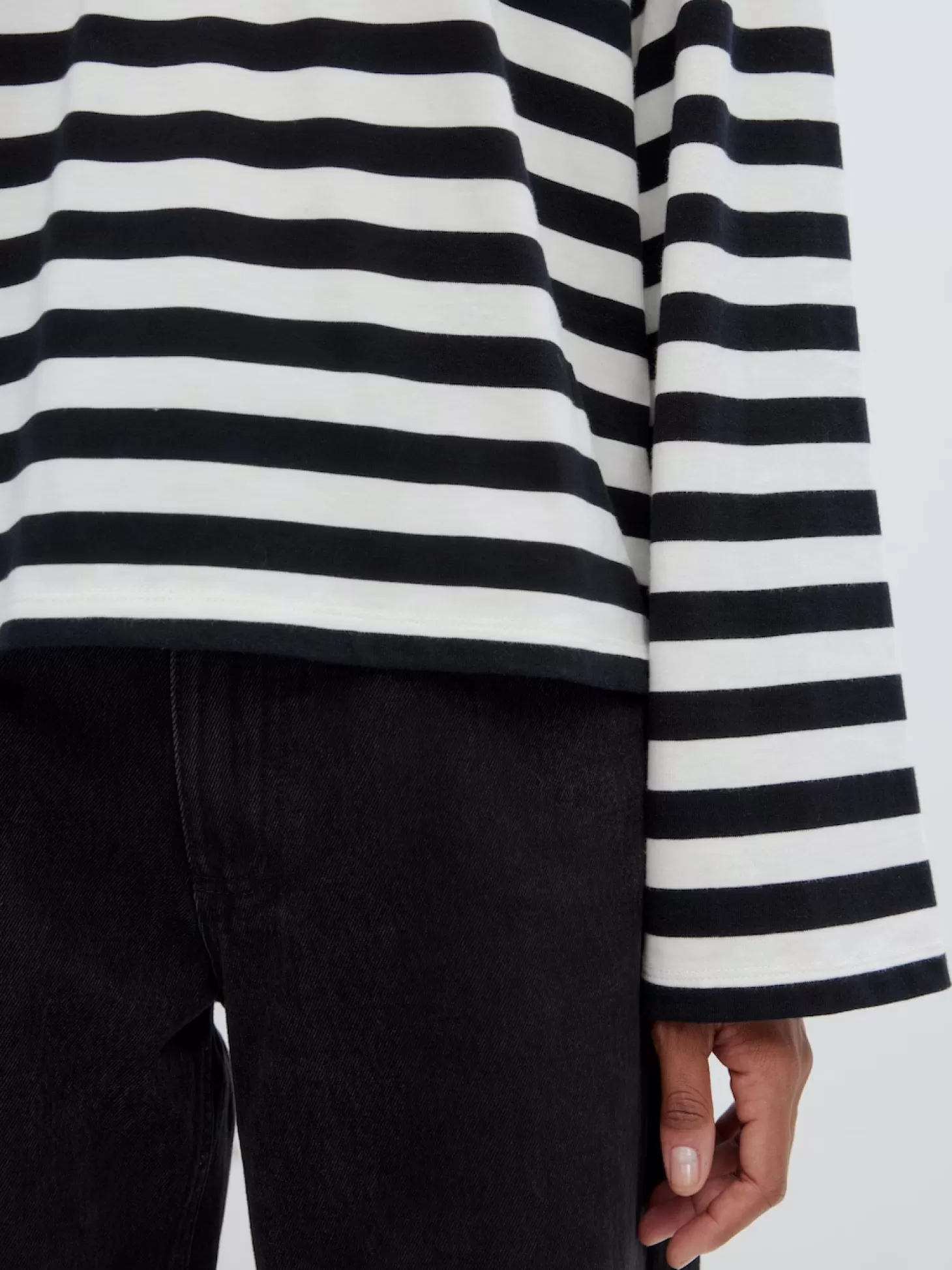 gestreept_tshirt_met_lange_mouwen_delfia_2.webp Edited Gestreept T-Shirt Met Lange Mouwen Delfia Black & White Stripes Online