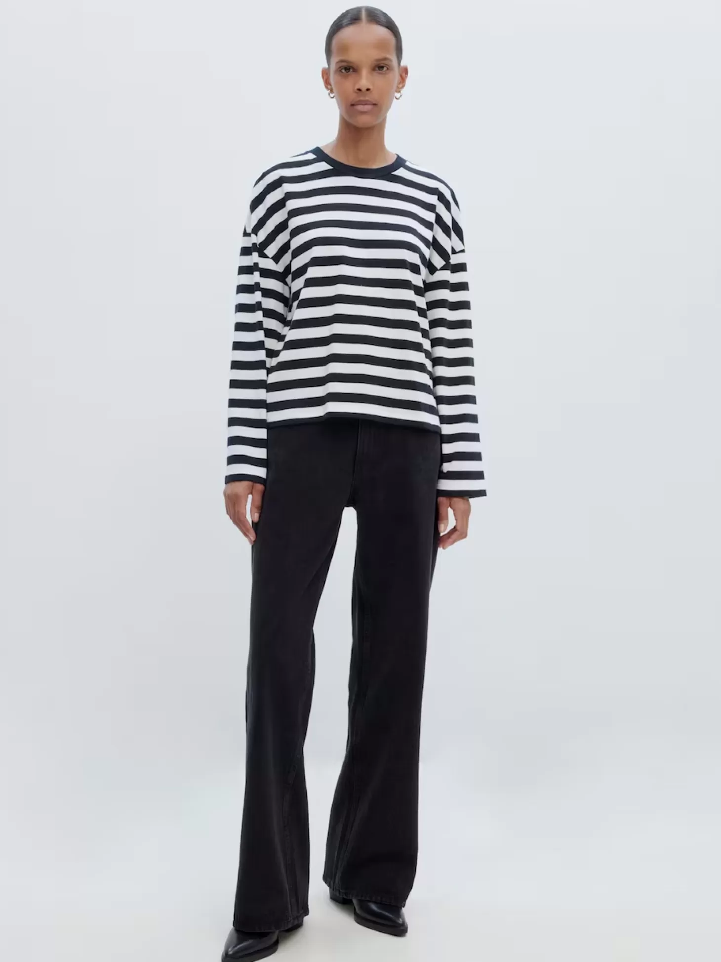gestreept_tshirt_met_lange_mouwen_delfia_3.webp Edited Gestreept T-Shirt Met Lange Mouwen Delfia Black & White Stripes Online
