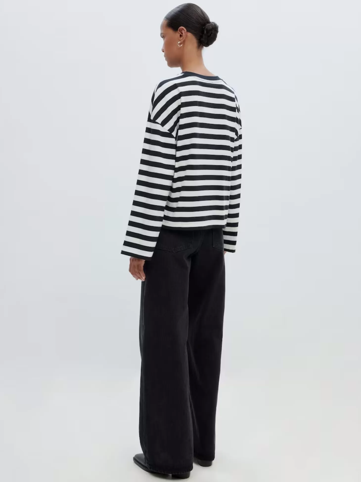 gestreept_tshirt_met_lange_mouwen_delfia_4.webp Edited Gestreept T-Shirt Met Lange Mouwen Delfia Black & White Stripes Online