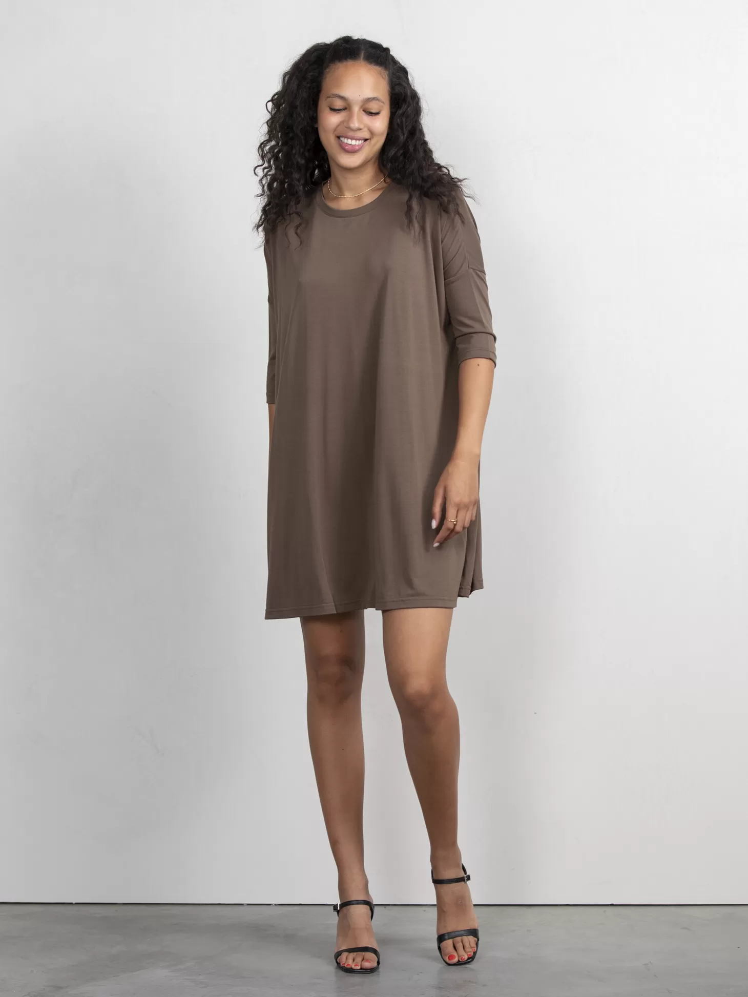 jersey_jurk_amy_2-1.webp Les Soeurs Jersey Jurk Amy Mokka Outlet