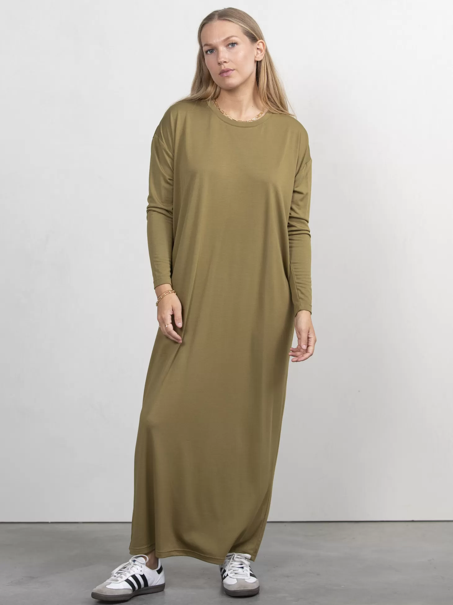 lange_jersey_jurk_anne_2.webp Les Soeurs Lange Jersey Jurk Anne Olive Store
