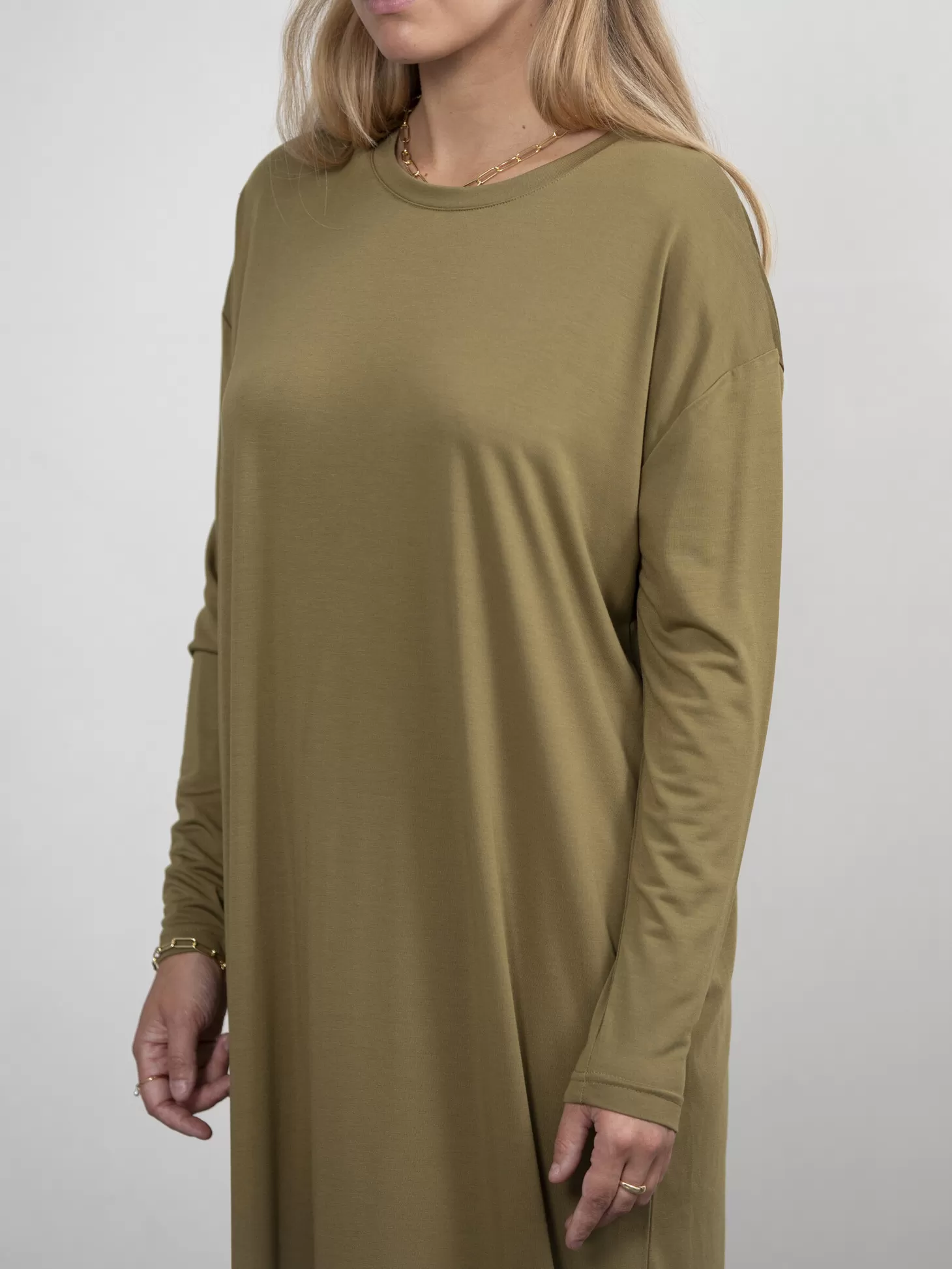 lange_jersey_jurk_anne_3.webp Les Soeurs Lange Jersey Jurk Anne Olive Store