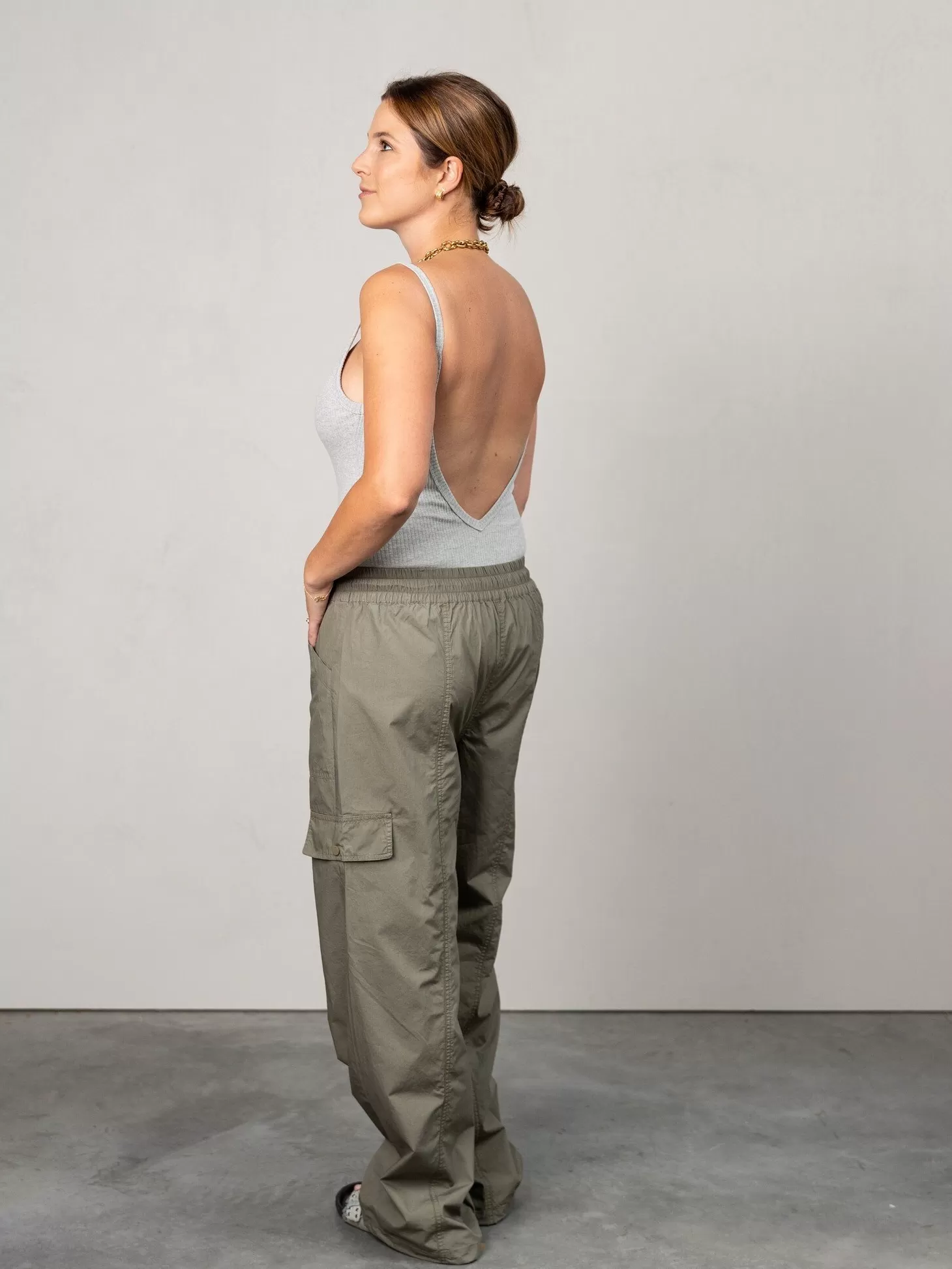 parachutebroek_yami_damika_4.webp MBYM Parachutebroek Yami Damika Dusty Olive New