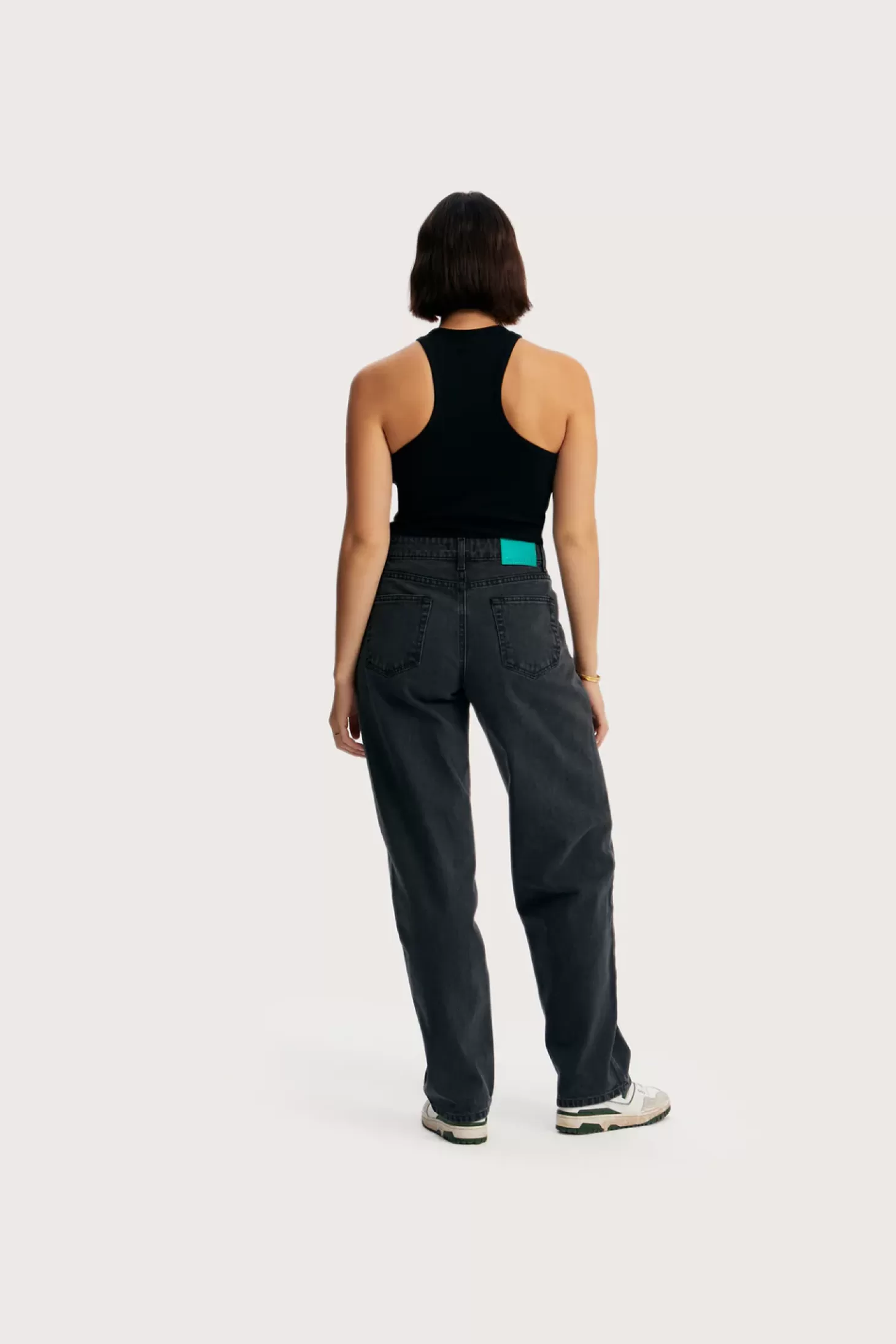 top_axel_organisch_4.webp The Odder Side Top Axel Organisch Black Shop