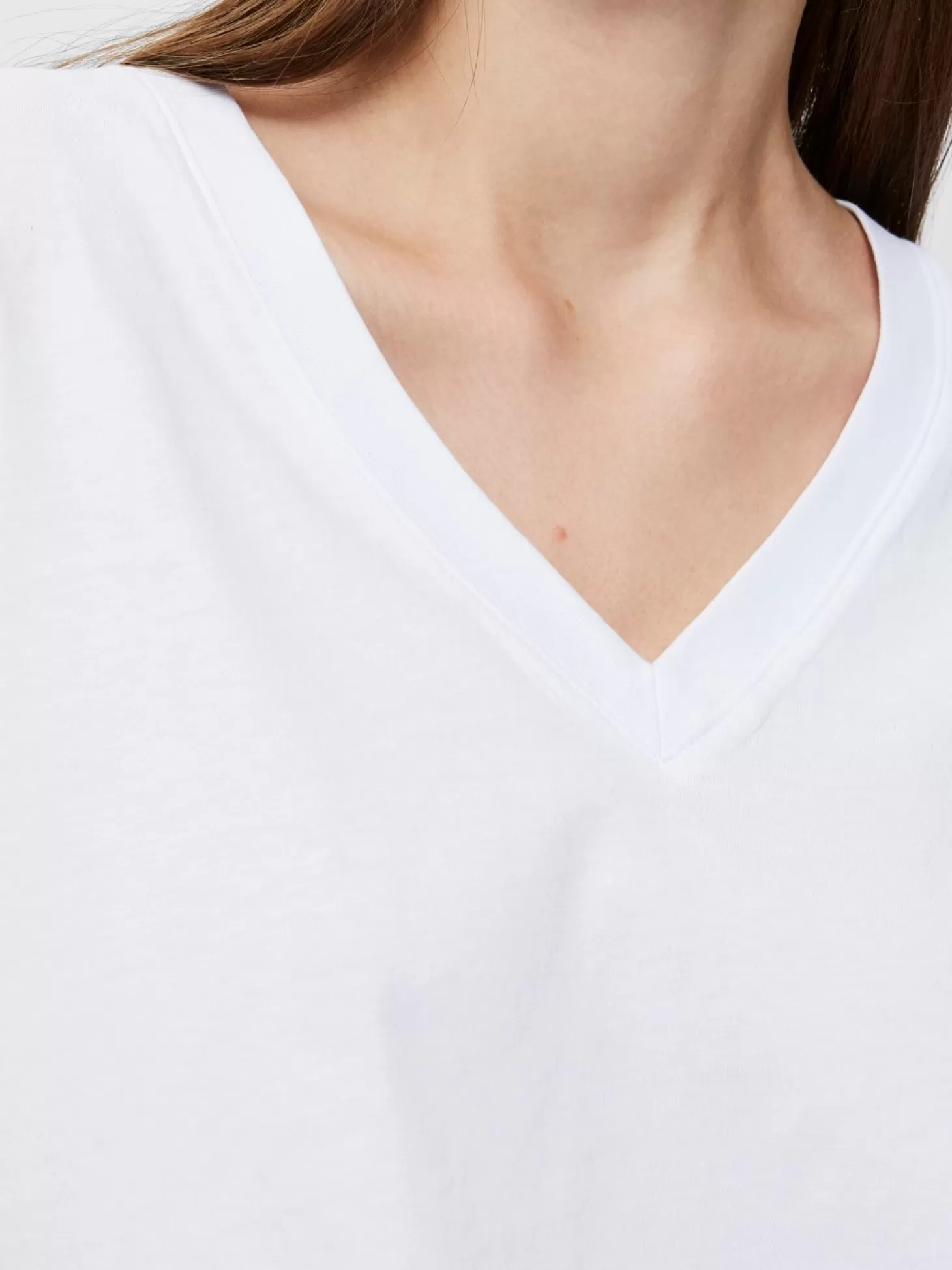 basic_tshirt_met_vhals_standard_3.webp Selected Basic T-Shirt Met V-Hals Standard Bright White Cheap