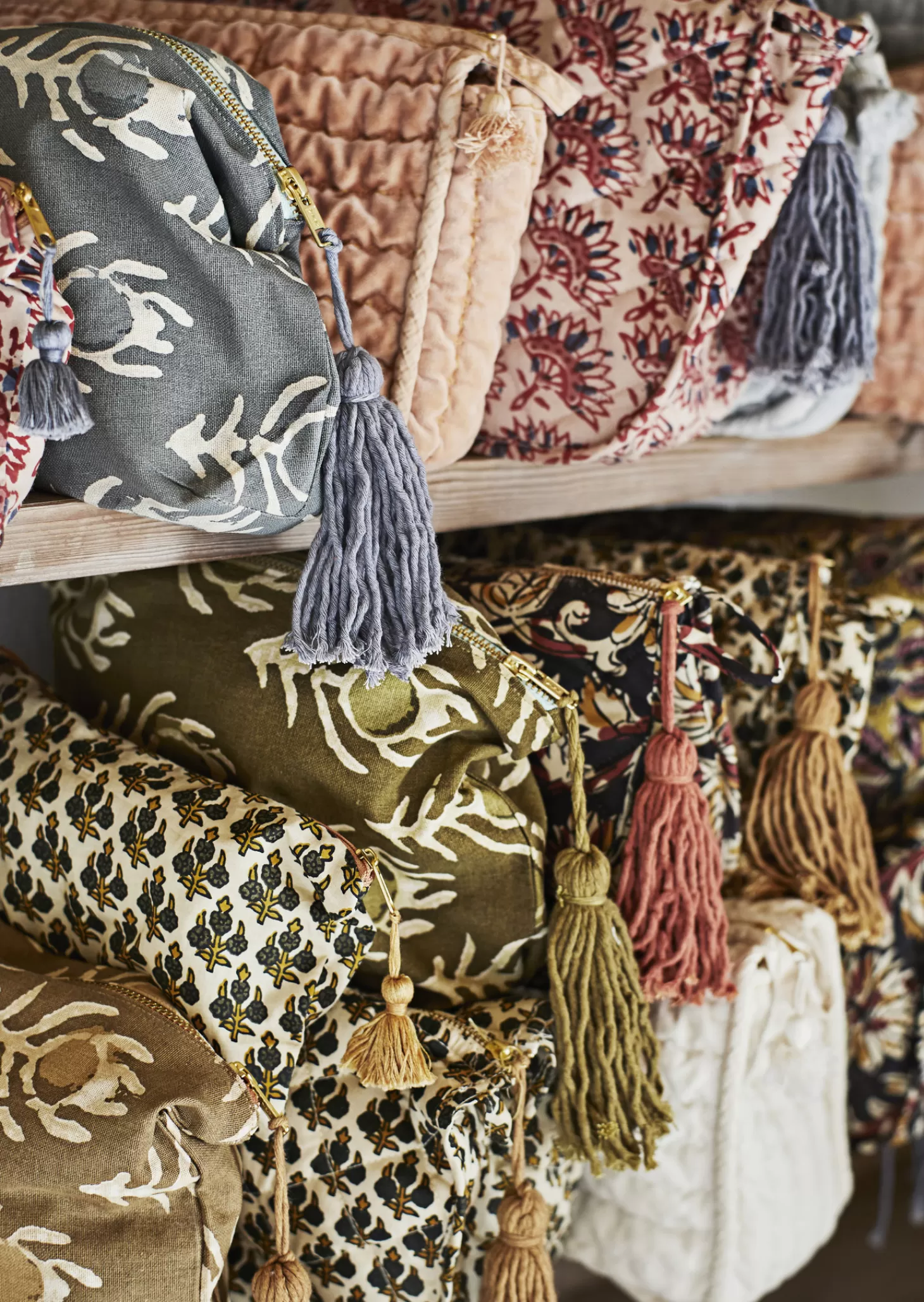 Madam Stoltz Bedrukte Toilettas Met Kwastje Black/Off White/Red/Mustard Online