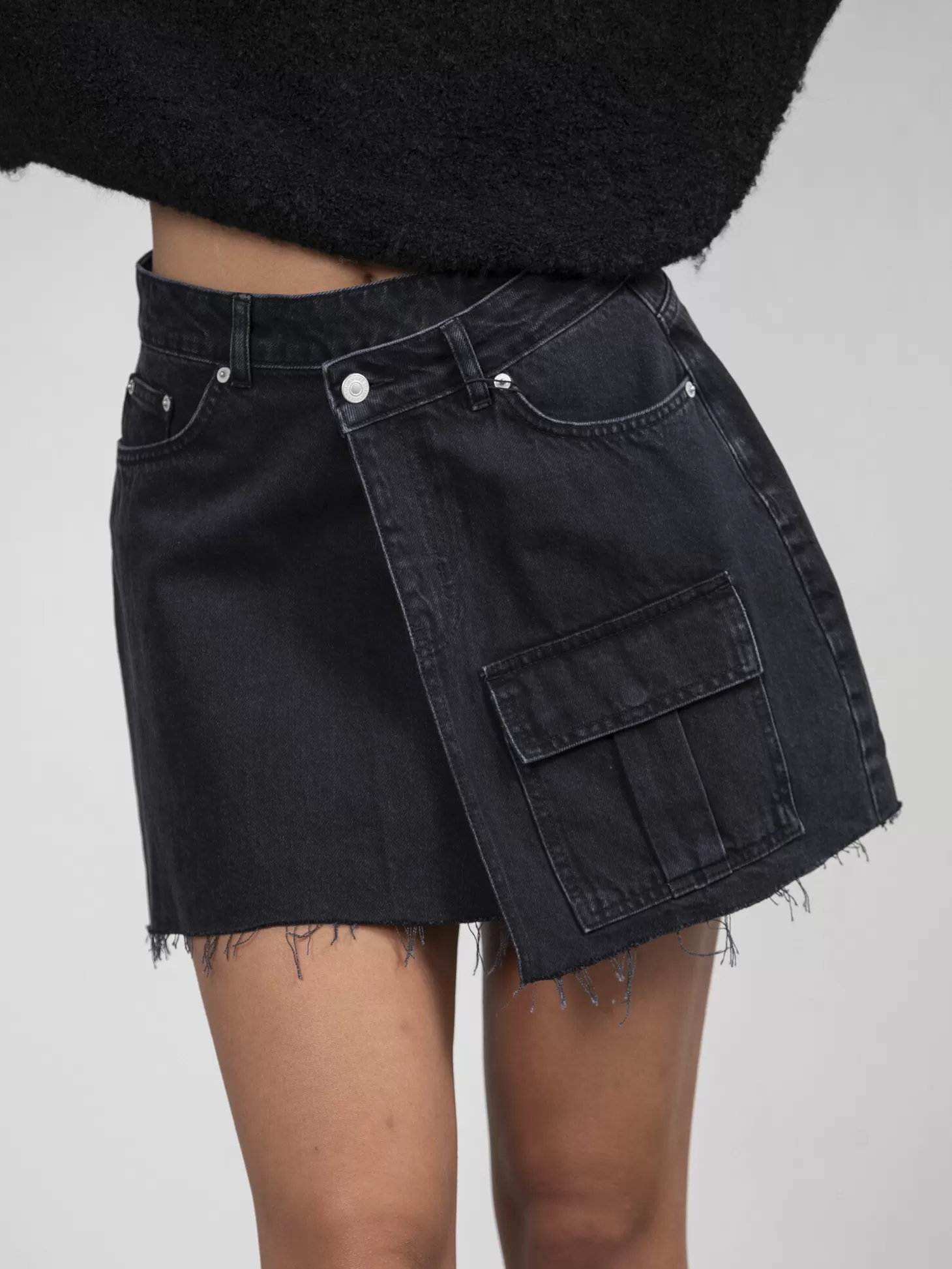 Les Soeurs Cargo Rok Loewie Black Shop