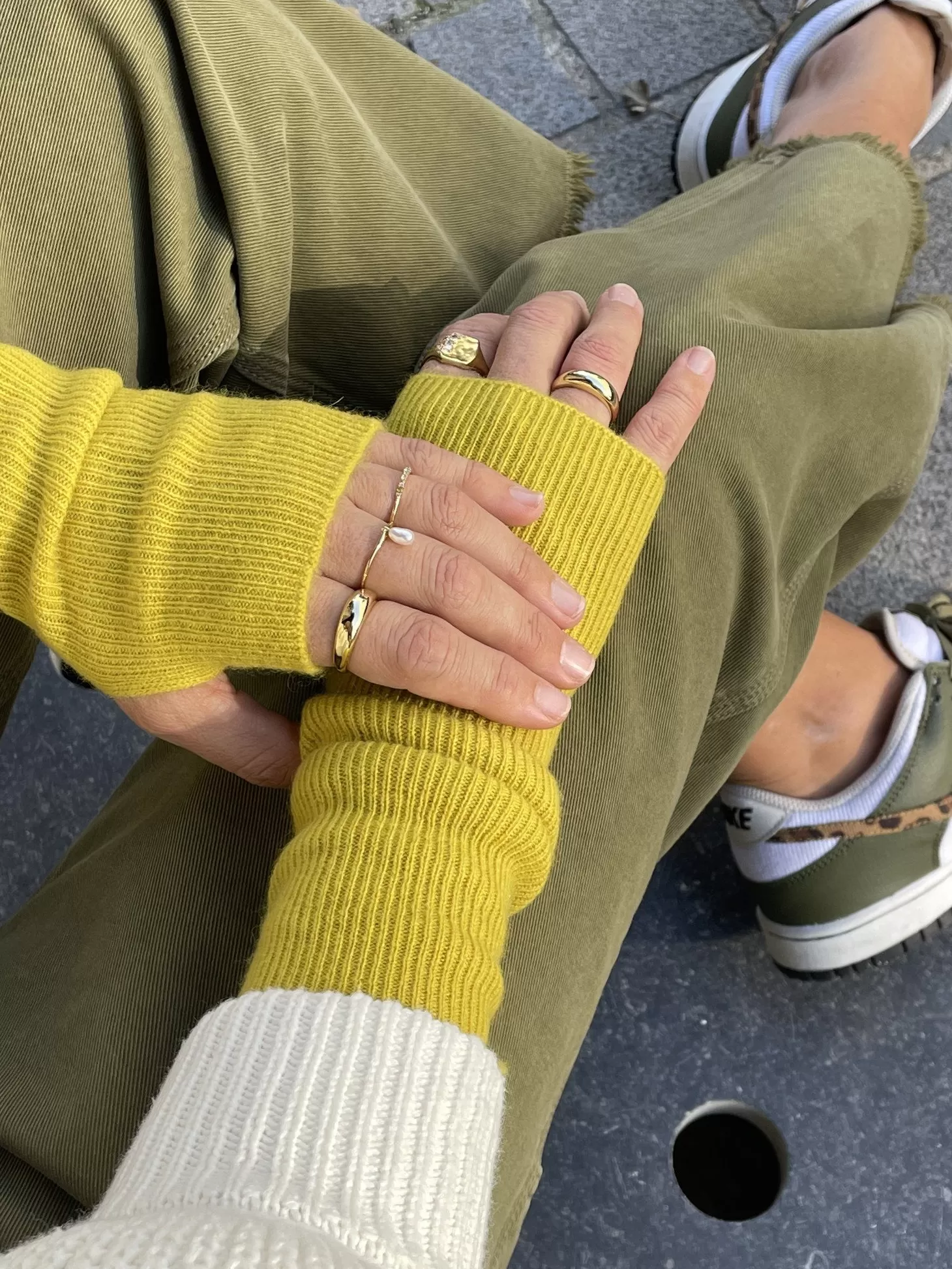 Les Soeurs Cashmere Handschoenen Rae Banana Cheap