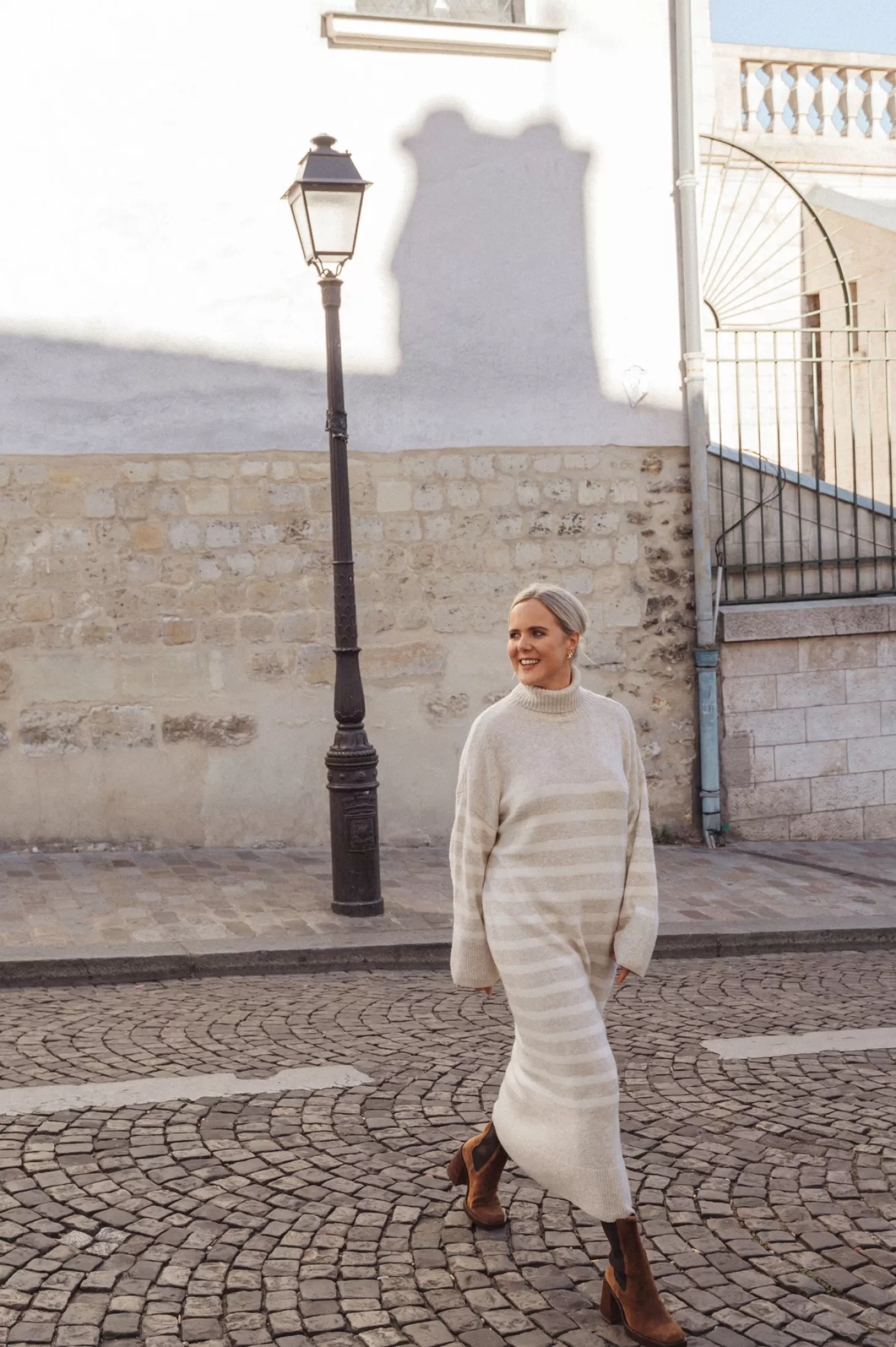 gestreept_gebreide_jurk_penelope_2.webp Les Soeurs Gestreept Gebreide Jurk Penelope Beige Shop