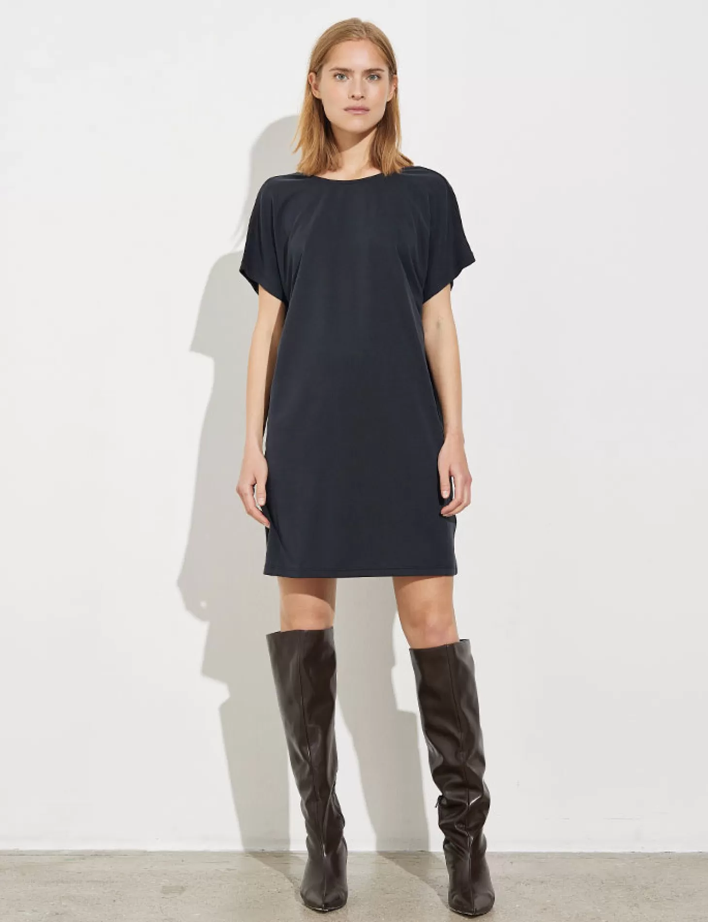 jersey_jurk_kattie_bosko_2.webp MBYM Jersey Jurk Kattie Bosko Black Cheap