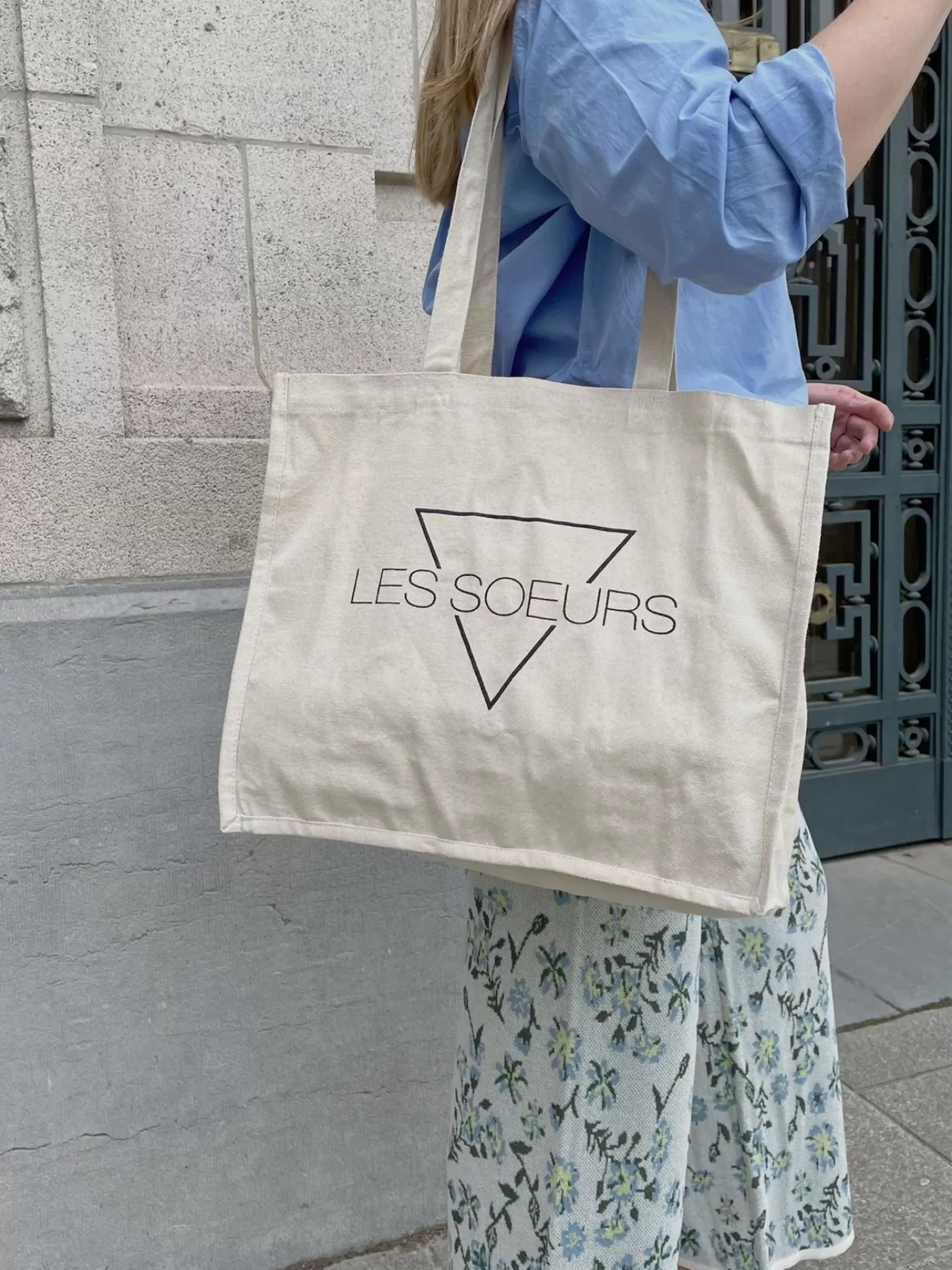 Les Soeurs Tote Bag Cheap
