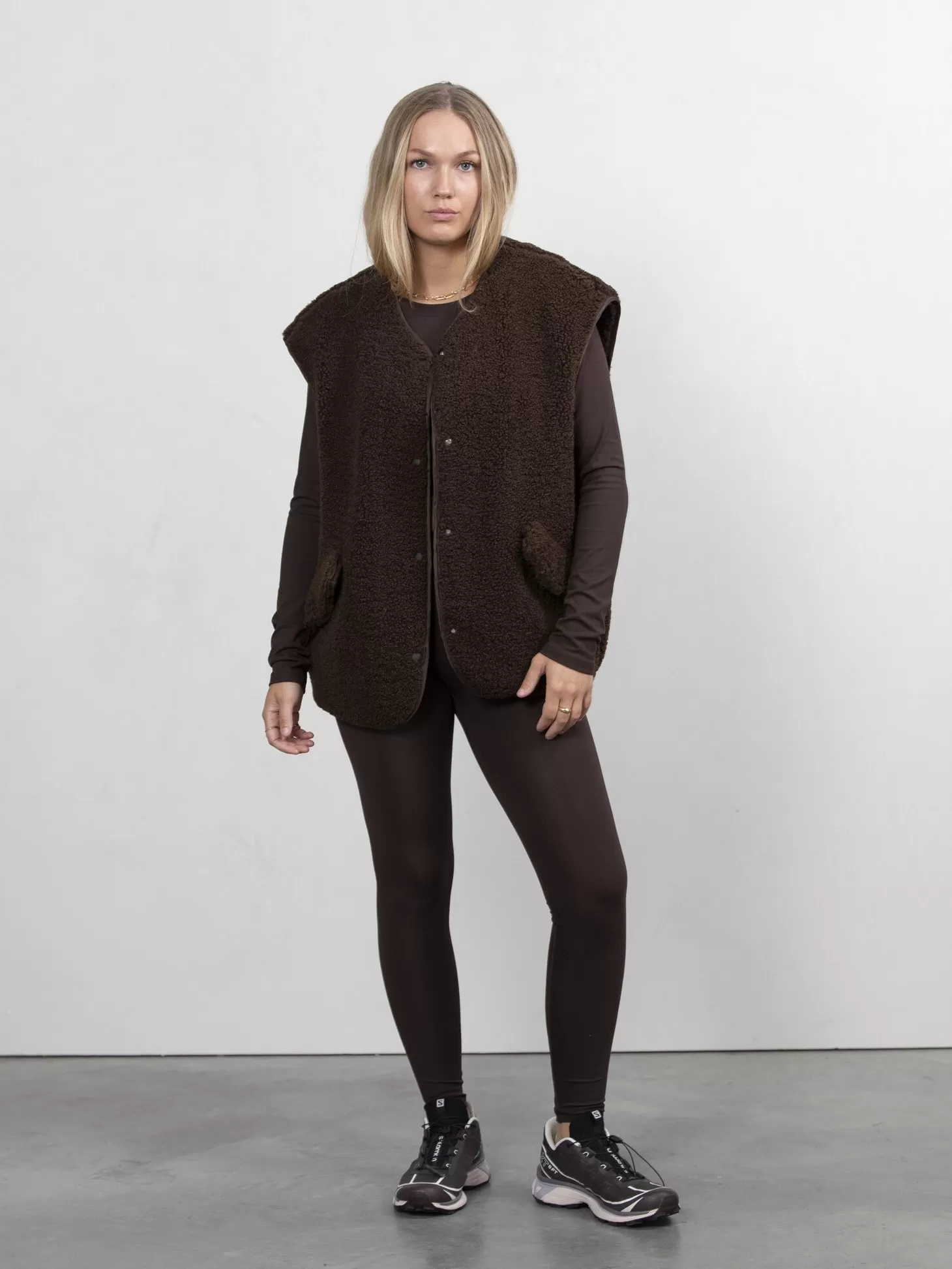 mouwloos_teddy_vest_alexander_2-1.webp Les Soeurs Mouwloos Teddy Vest Alexander Brown Outlet