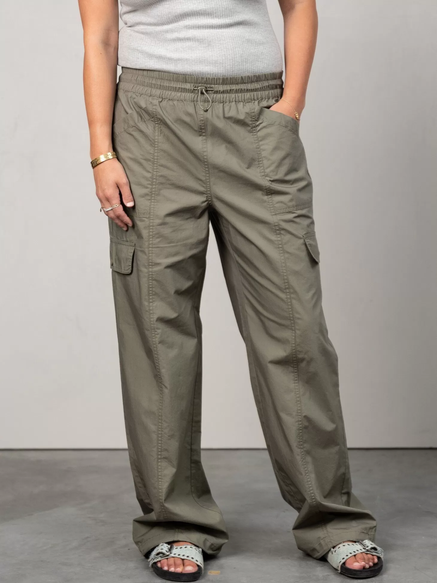 MBYM Parachutebroek Yami Damika Dusty Olive New