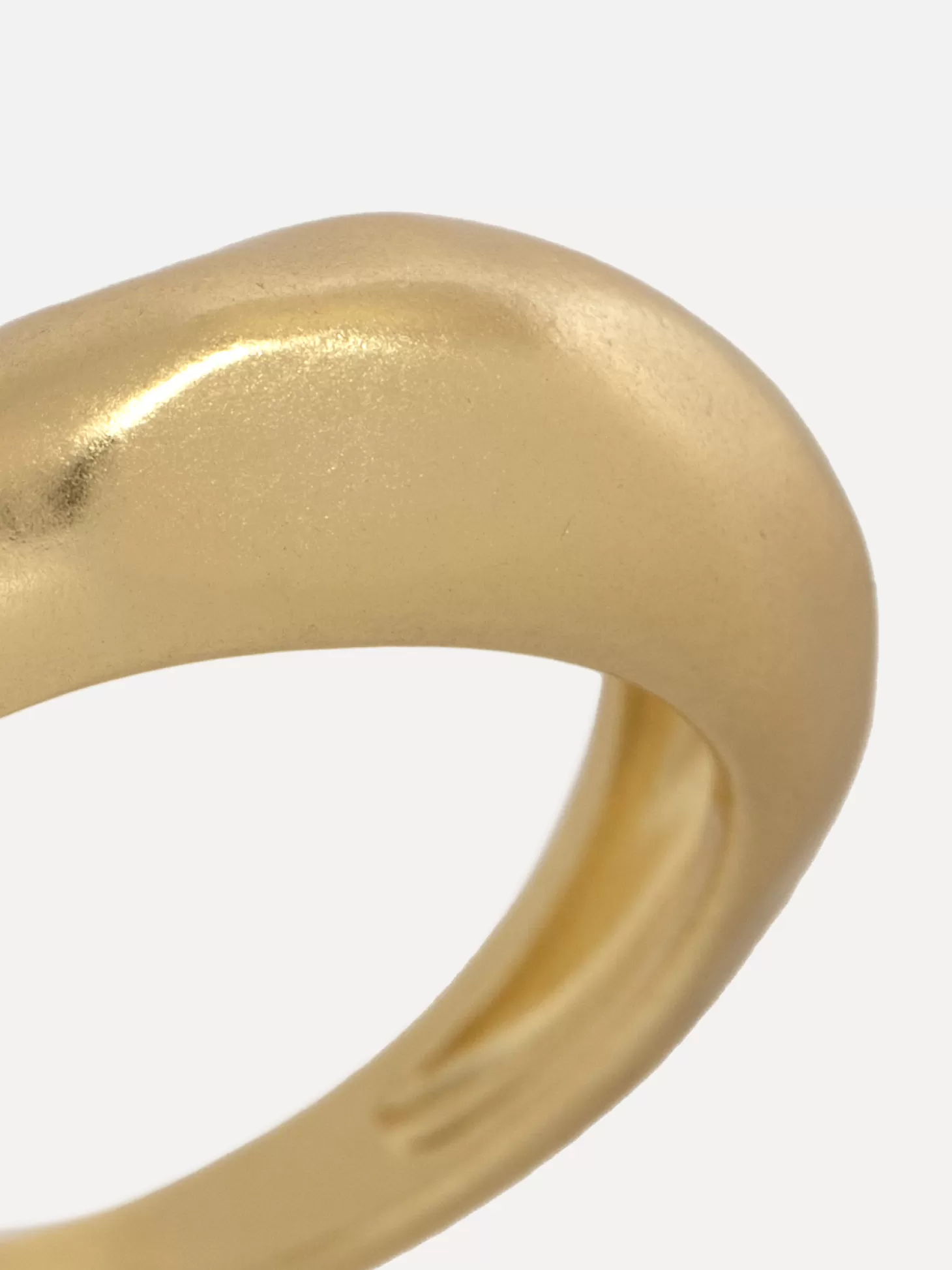 ring_gioia_hammered_dome_4.webp Les Soeurs Ring Gioia Hammered Dome Gold Flash Sale