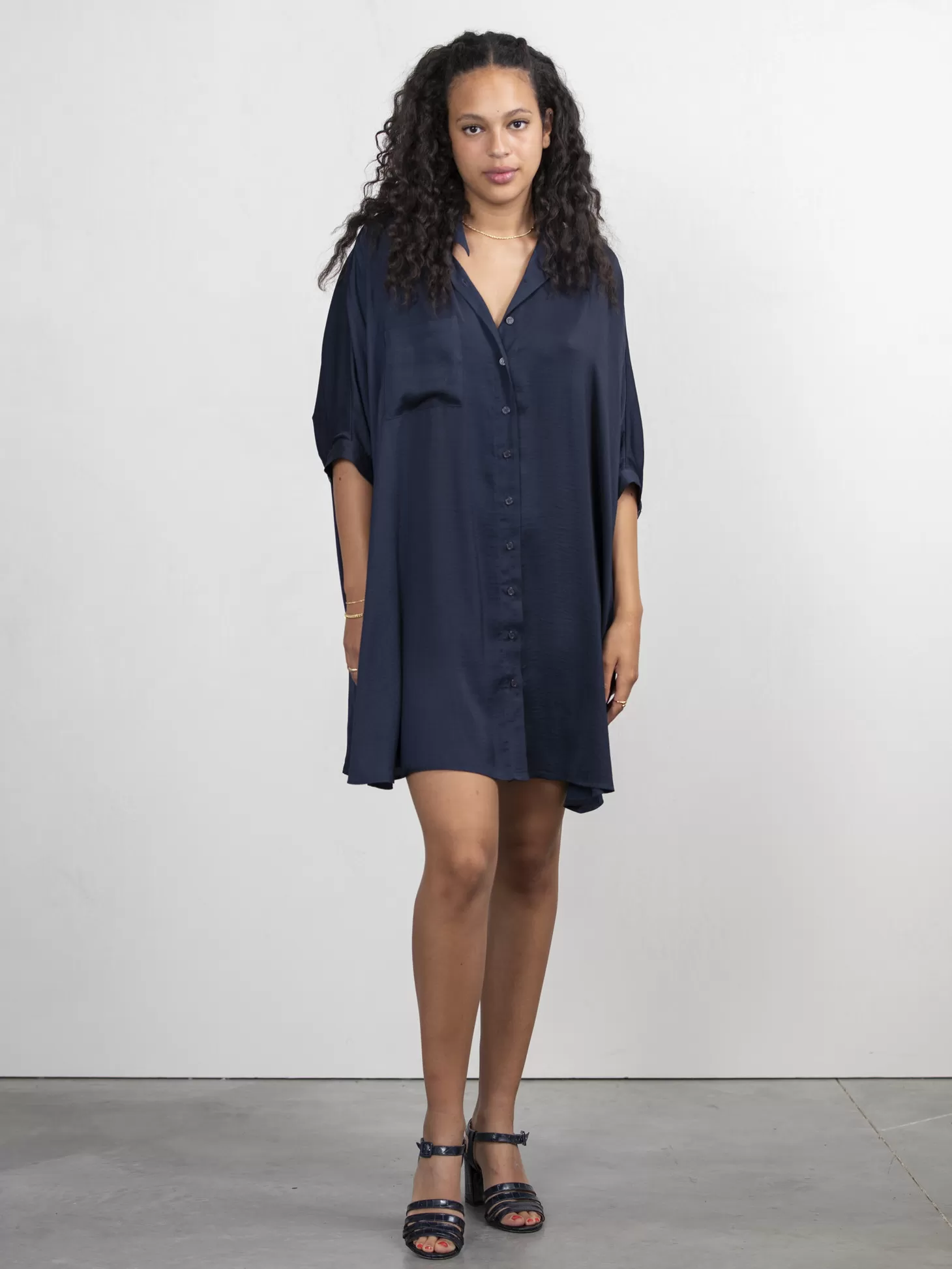 satijn_blousejurk_mason_2.webp Les Soeurs Satijn Blousejurk Mason Dark Blue Discount