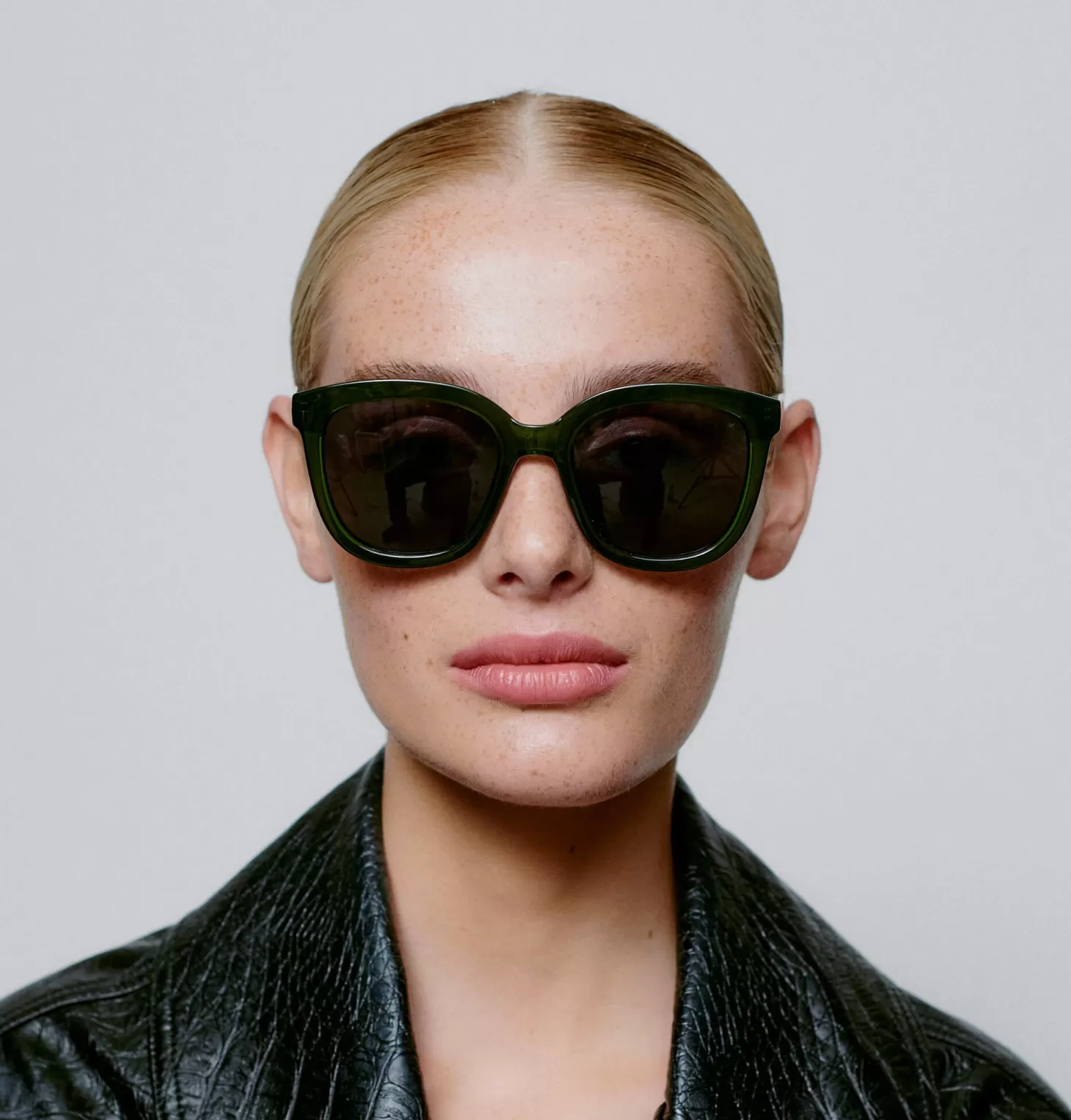 A.Kjaerbede Zonnebril Billy Dark Green Transparent Fashion