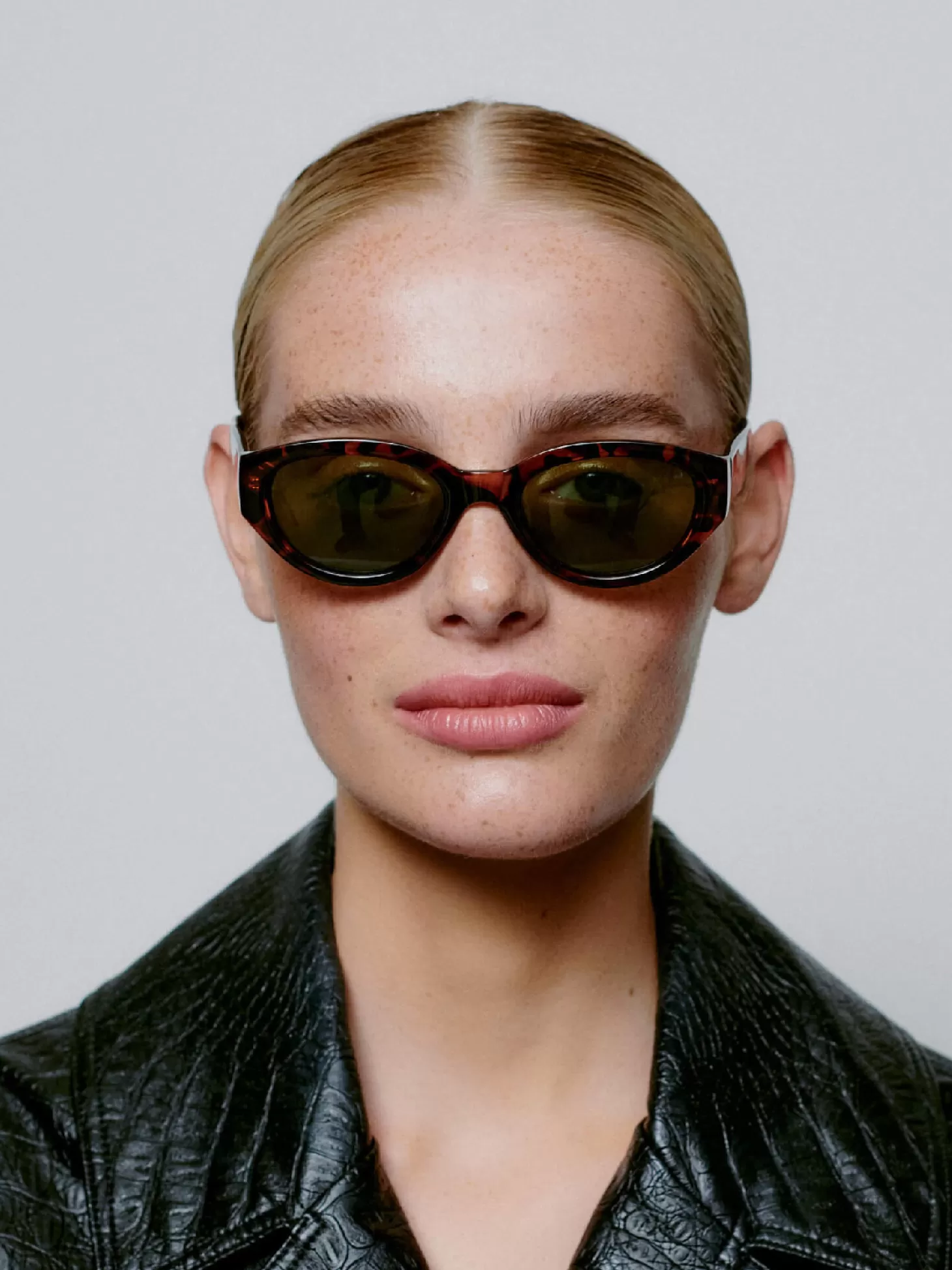 zonnebril_winnie_2.webp A.Kjaerbede Zonnebril Winnie Demi Tortoise Flash Sale